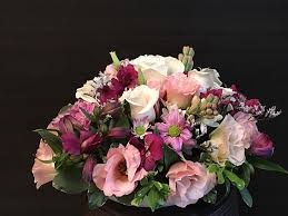 Envio y venta de flores ,rosas, plantas,arreglos florales ,regalos y desayunos a domicilio con delivery gratis en la Ciudad Autonoma de Buenos Aires y con costo de env�o en localidades del Gran Buenos Aires asi como delivery de flores y plantas a trav�s de florerias asociadas en todas las provincias de la Argentina, Buenos Aires, la Pampa, Tucuman, La Rioja, R�o Negro, Entre Rios, Corrientes, Misiones, Neuquen, Chubut, Tierra del Fuego, Santa Cruz, San Luis, Mendoza, Cordoba, Jujuy, Formosa, Santiago del Estero, Salta, Chaco, Catamarca ,San Juan, y ademas realizamos el delivery de flores ,coronas,palmas , plantas y regalos a todas las ciudades de Argentina, Mar del Plata, C�rdoba, Buenos Aires, con cargo en Santa Rosa, La Plata, Bella Vista, Neuquen, Pilar, Paran�, Posadas, Resistencia, Cipolleti y mas de 300 ciudades y localidades en todo el territorio de nuestro pa�s, asi como tambien tenemos la posibilidad de enviar flores a casi todo el mundo en cuestion de horas